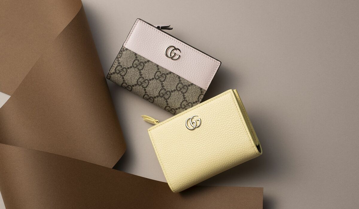 美品♡ GUCCI コンパクト財布 2025年最強開運日に向けてチェック！「グッチ」の新作財布｜大人の手元