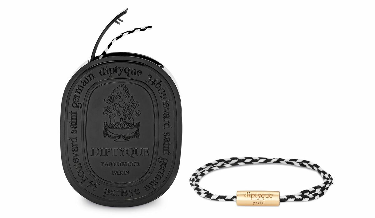 香水をブレスレットやシールで身につける！？新しい「香水