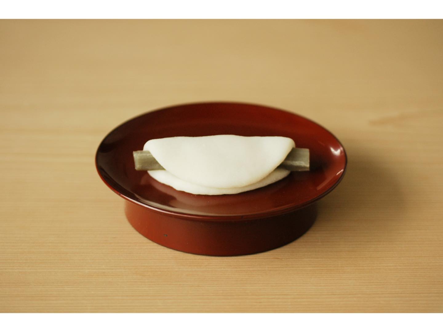 花びら餅¥450 2018年12月30日(日)~31日(月)、2019年1月5日(土)~8日(火)の期間発売(オンラインショップの販売なし)。
