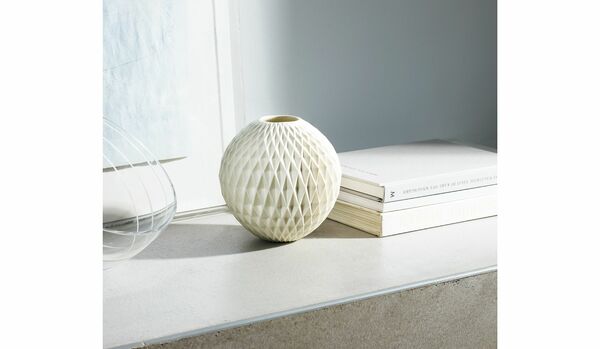 「丸みのあるフォルムに惹かれる…」大政 絢さんが自宅で愛でる【金沢旅行で出合ったオブジェ】を大公開