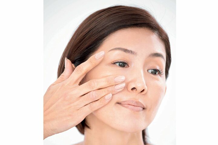 フィラー下地で毛穴を薄く自然に埋める