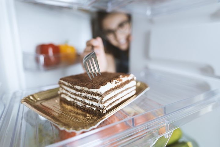 貪食してしまう深層心理とは?