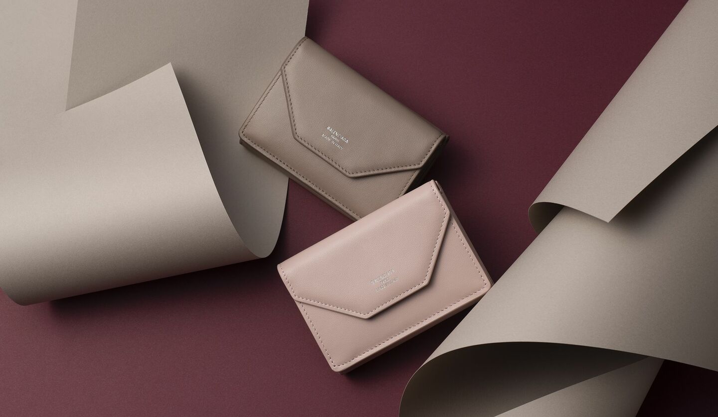 バレンシアガの財布『エンベロープ ミニウォレット』