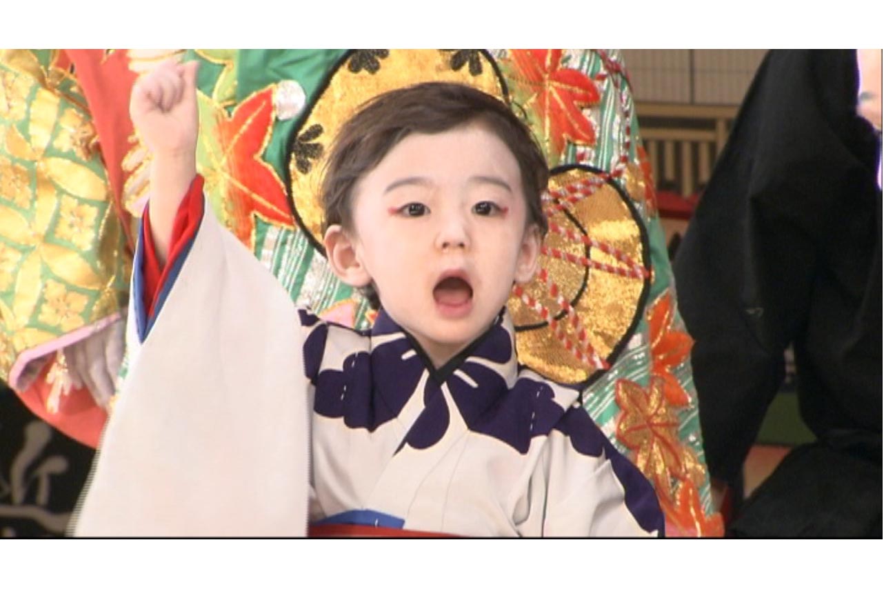 観客に向かって「がんばるぞー」と叫ぶ金太郎さん