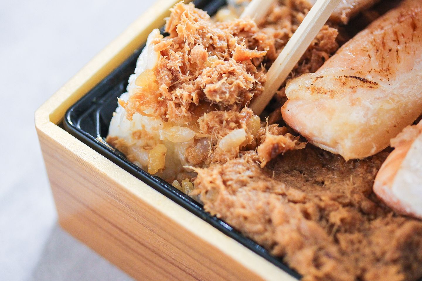 まぐろフレークは究極の「ごはんのお供」!