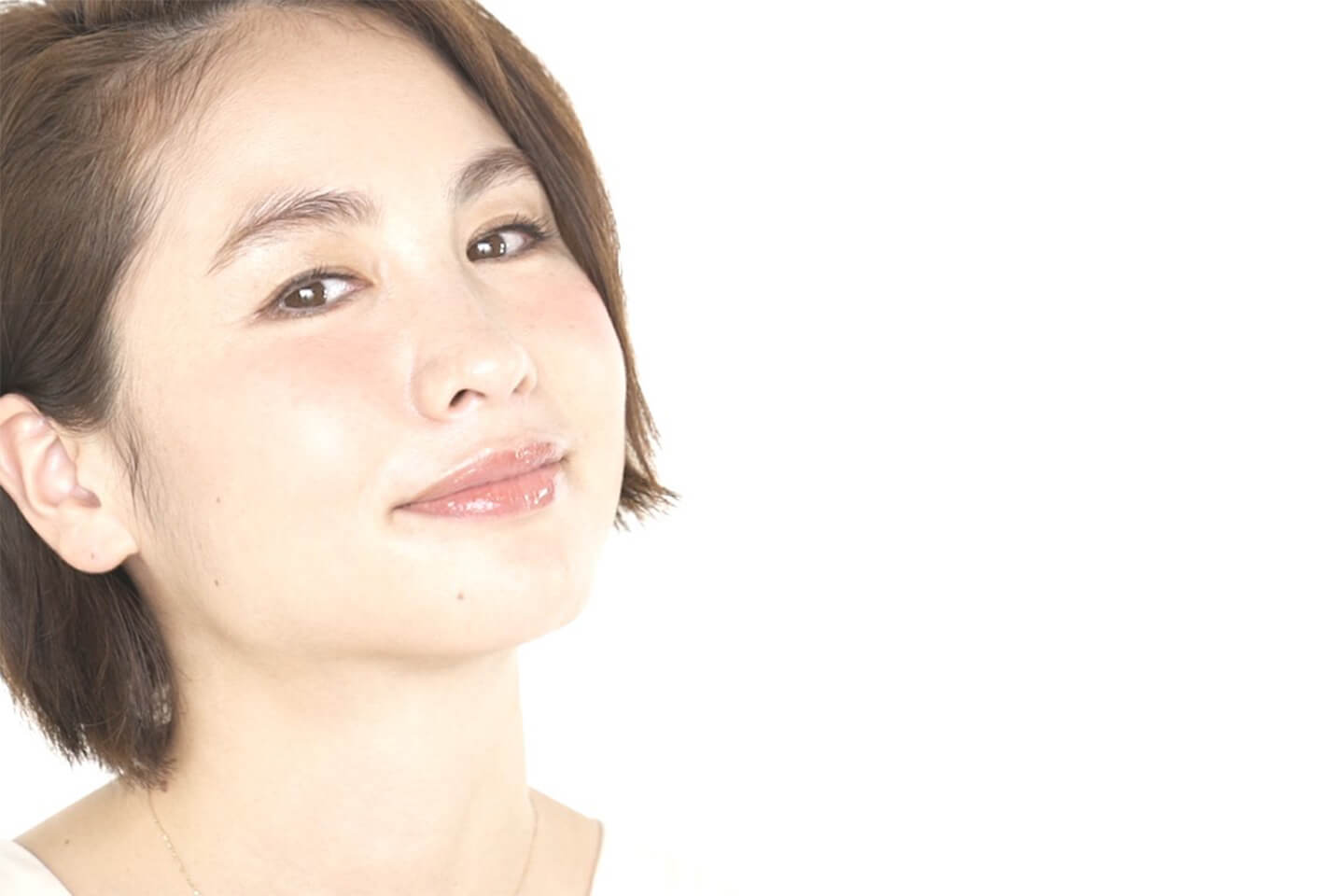 頬をキュッと上げて、フレッシュに!若々しく!