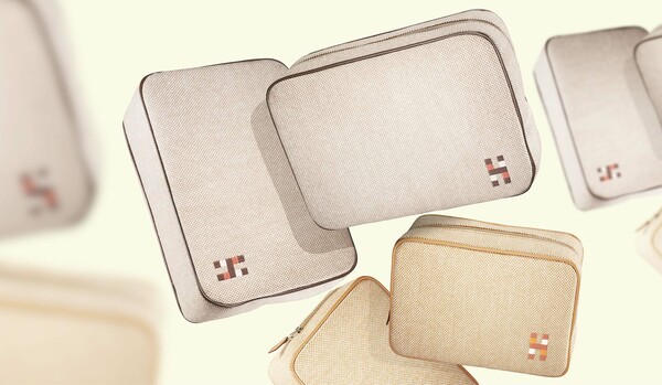 エルメスの端正なポーチ『シャピートルH・キャヴァリエ』で暮らしにノーブルな彩りを