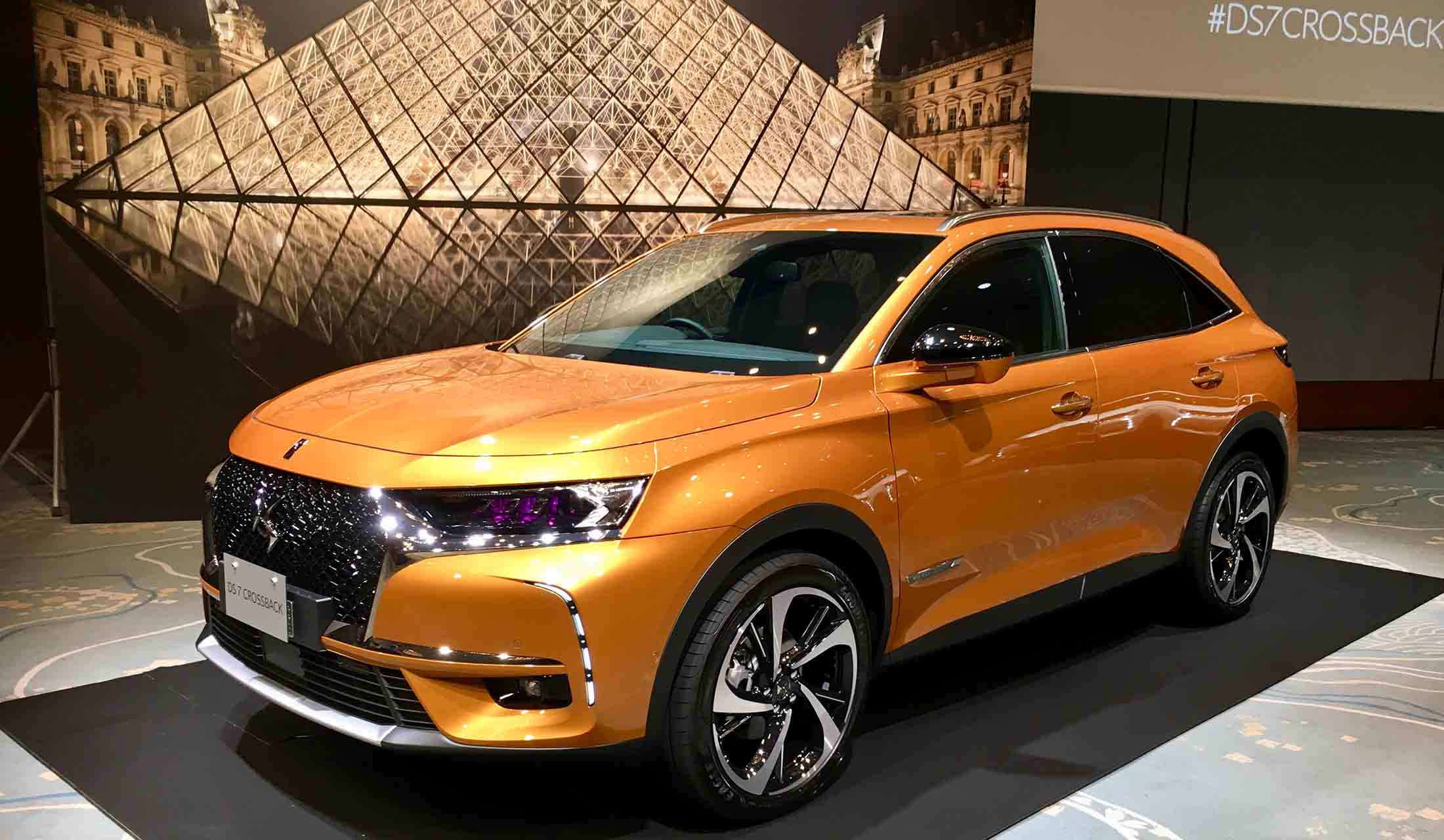 工業製品たるクルマにアートの要素を付加したニューモデル「DS7 クロスバック」