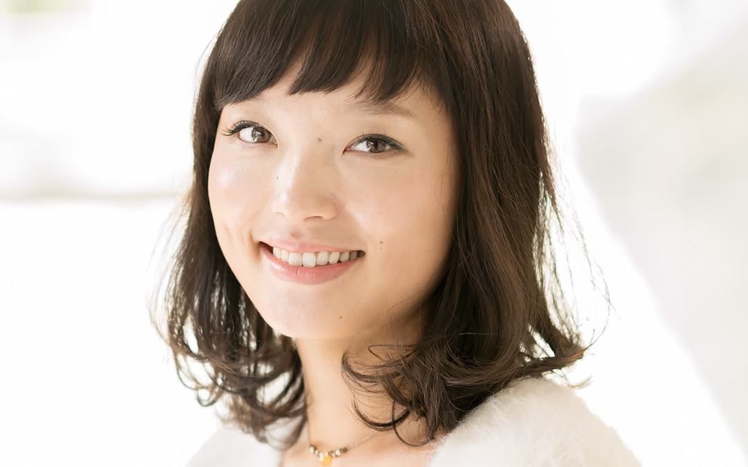 まるで寝癖 なクセとうねりを抑えるミディアムヘアとは 40代女性の髪型 Precious Jp プレシャス