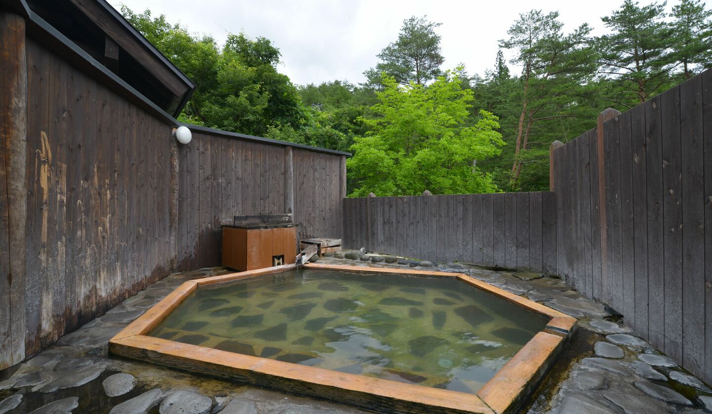 「琢ひで」の露天風呂「亀の湯」