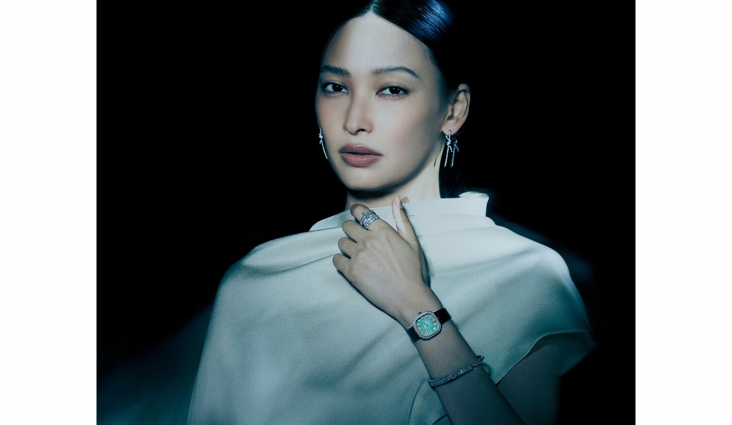 「ティファニー」の時計『ティファニー エタニティ』を着用した大政絢さん