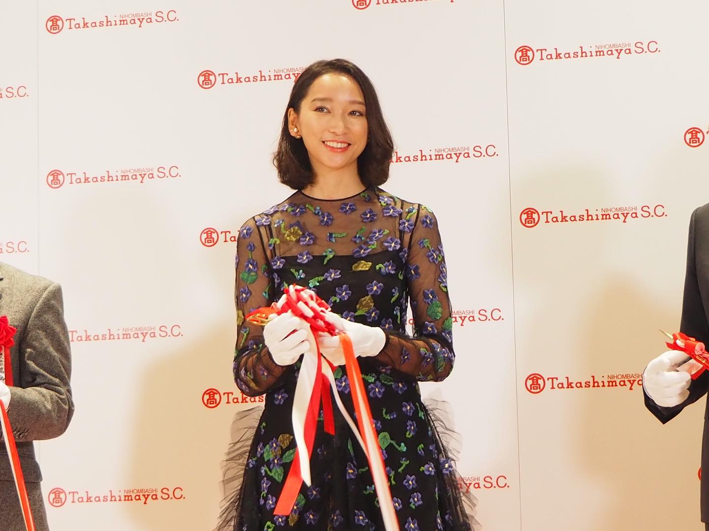 2018年9月25日、「日本橋髙島屋S.C」のオープン前に行われたテープカットに登場した杏さん。