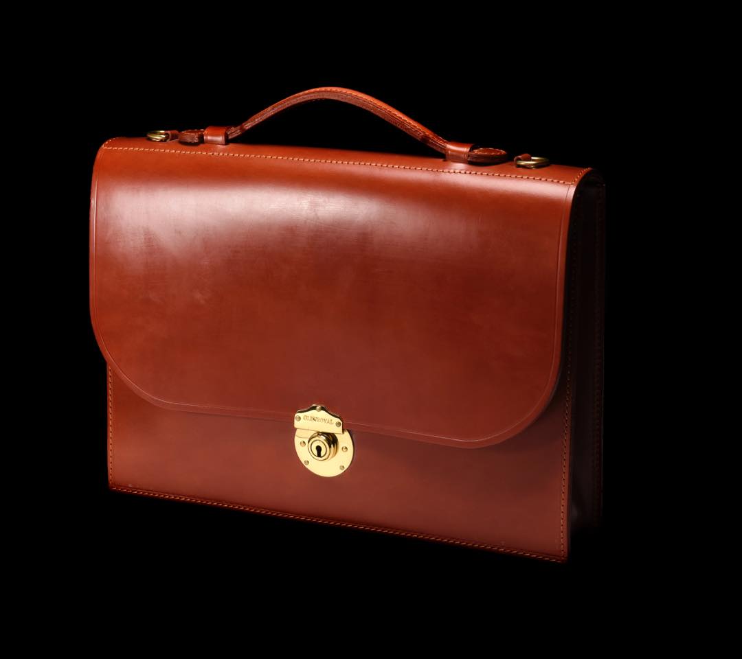 【W40.5×H29×D7.5cm】鞄¥200,000(ブリティッシュメイド 銀座店〈グレンロイヤル〉)
