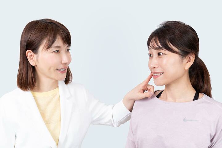 ２人の女性　メソッドの指導をしている