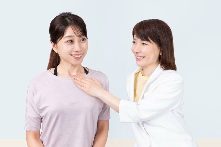 二人の女性　メソッドの指導をしている