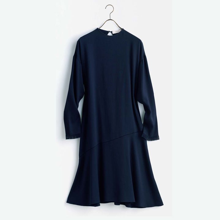 ワンピース￥54,000（コロネット〈エアロン〉）　[Precious2018年10月号158ページ]