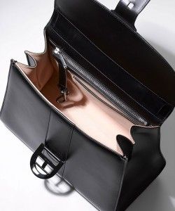 デルヴォーのバッグ『ブリヨン』の中を開けたところ