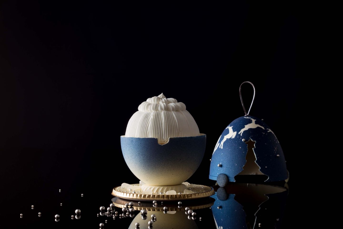 「可惜夜-ATARAYO-」¥6,600(税抜) ショコラ製ボックス 直径12cm×高さ18.5cm、ケーキ 直径9cm×高さ6cm