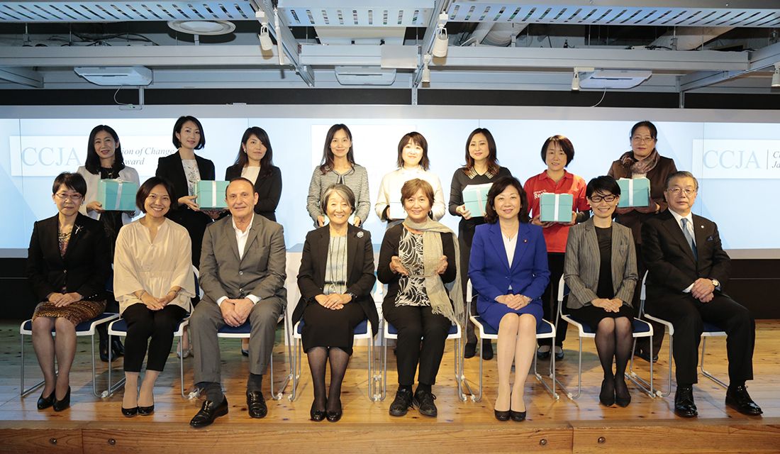 野田聖子衆議院議員も参加。女性の力強さと美しさがあふれた授賞式に。