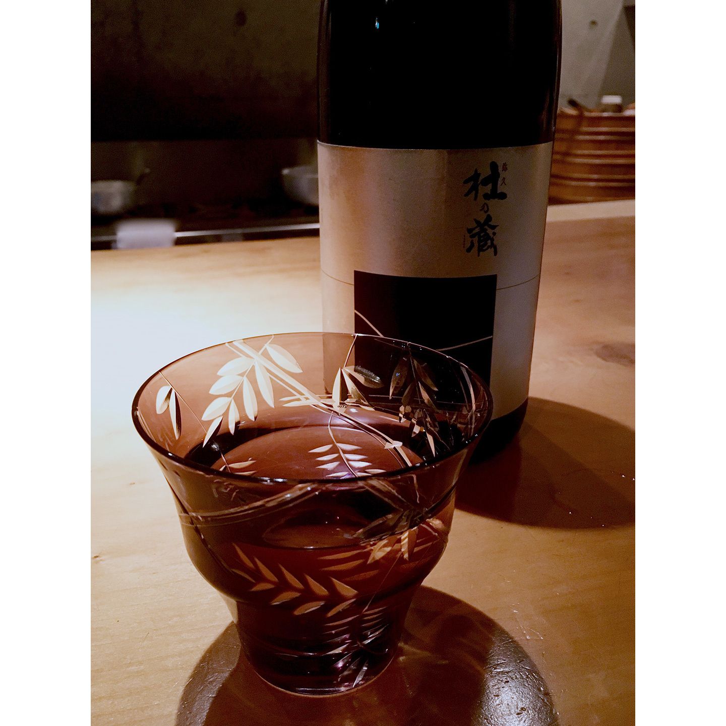 水炊きに合わせたのは福岡の銘酒「杜の蔵 純米吟醸」。糸島産の山田錦で醸した上品な甘みと豊かな香りが幸せです。