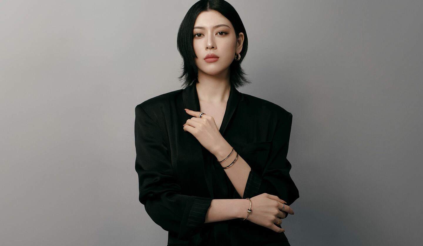 ブシュロンのフレンズに就任した俳優・モデルの三吉彩花さん