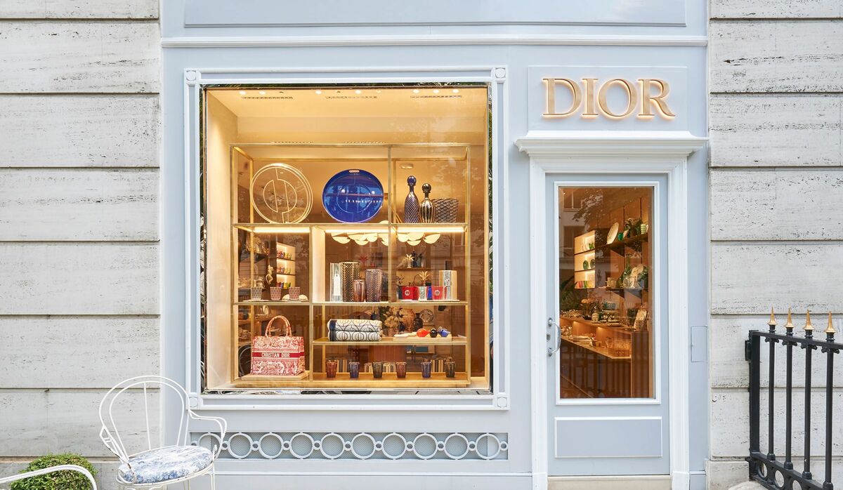ディオールがパリのシャンゼリゼとモンテーニュに2店舗を