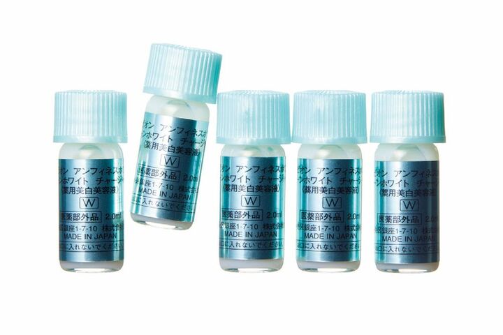 肌色のセピア化に着目し、表皮と真皮のくすみを解消する集中美白ケア。アルビオン アンフィネスホワイト ターンホワイト チャージャー2ml×14本 ￥8,000［医薬部外品］