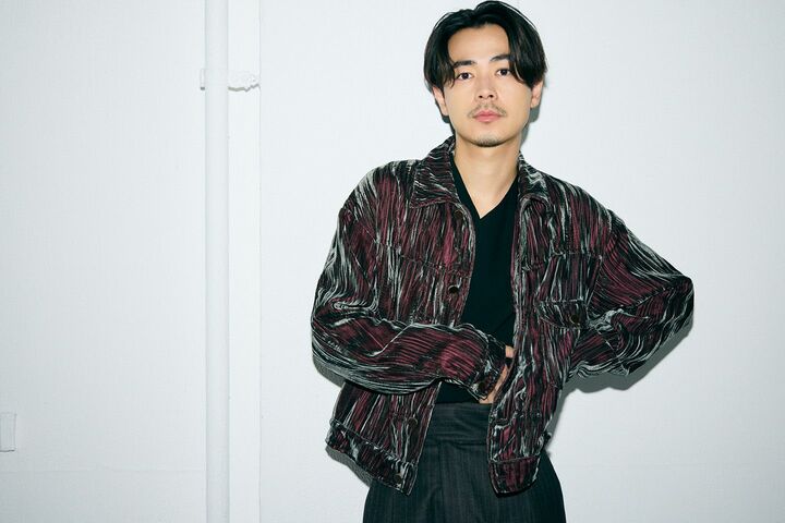 インタビュー_1,シャツ_1,パンツ_1,靴_1