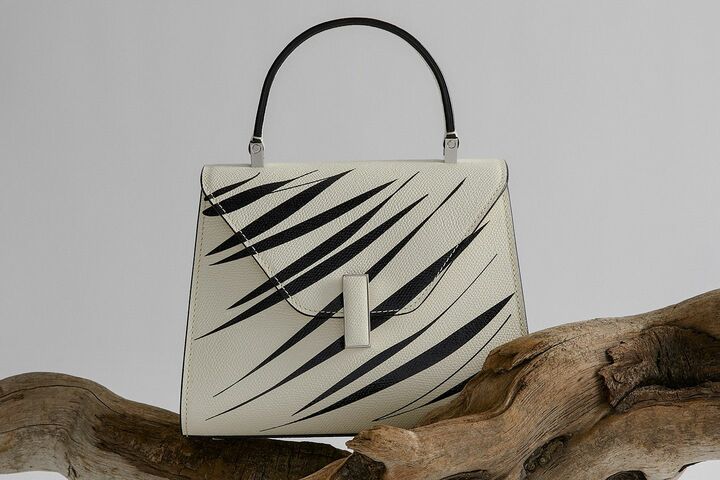 ヴァレクストラの名品バッグ「イジィデ」ポップアップ限定カラー