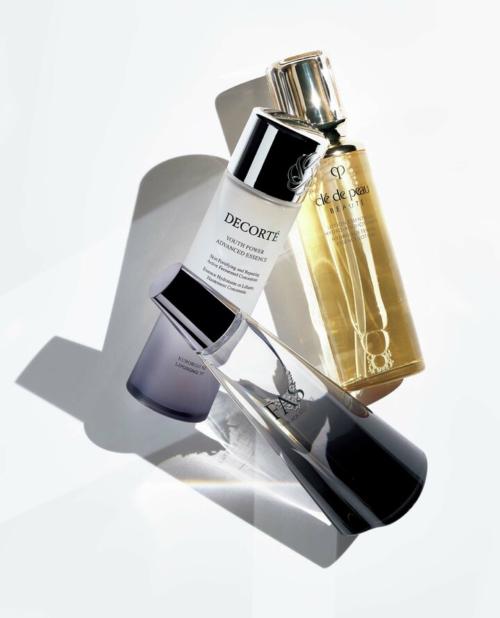 クレ・ド・ポー ボーテの「ローションエサンシエル A」、コスメデコルテ「ユース パワー エッセンス ローション」、シロク「ザ ブラック エッセンス」