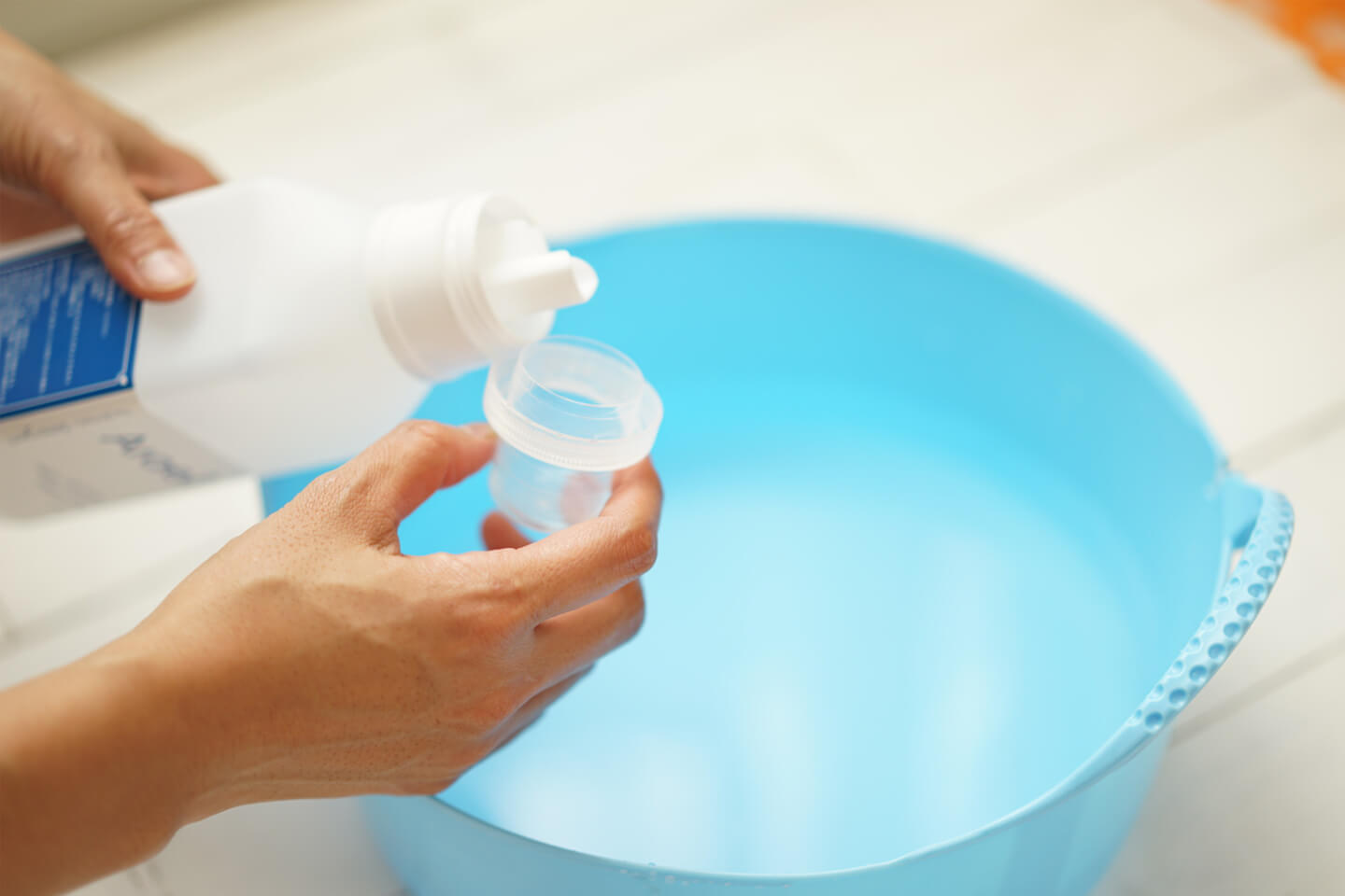 特別な洗剤は必要なく、おしゃれ着用の中性洗剤を使います
