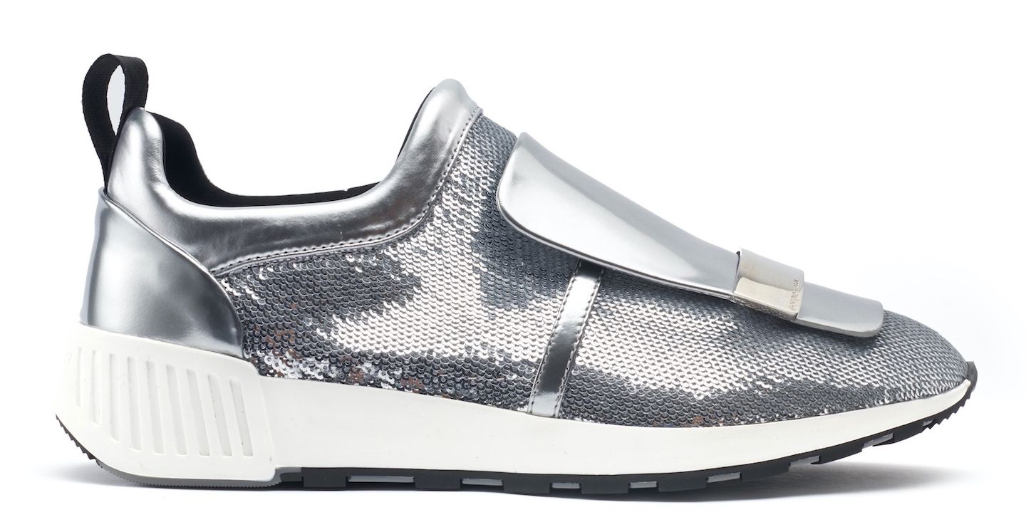 スニーカー「sr1 RUNNING」(シルバー)¥75,000(税抜)