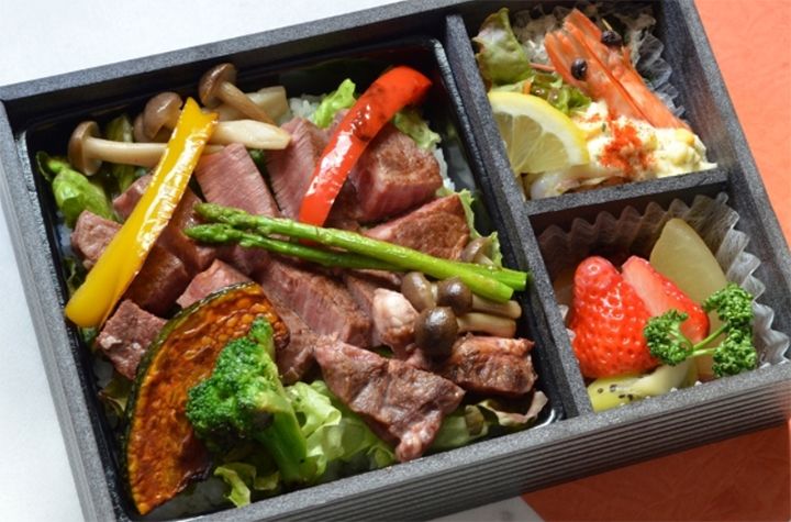 「極上シャトーブリアンステーキ弁当」¥10,000