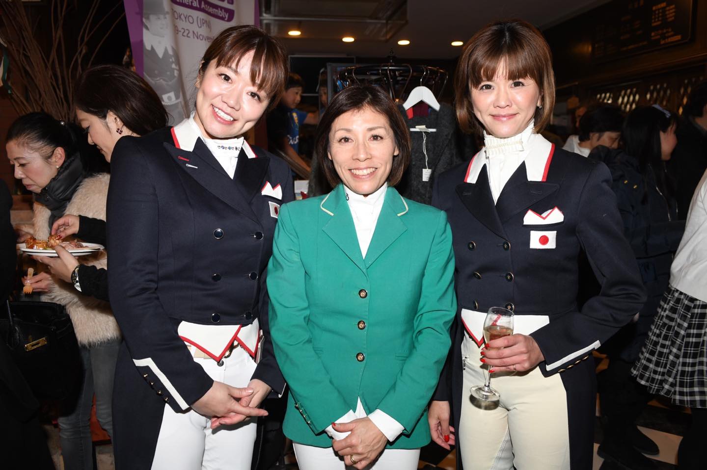 左より黒木 茜選手、渡辺祐香選手、北井裕子選手。いずれもオシャレに定評のあるオリンピックライダーです。