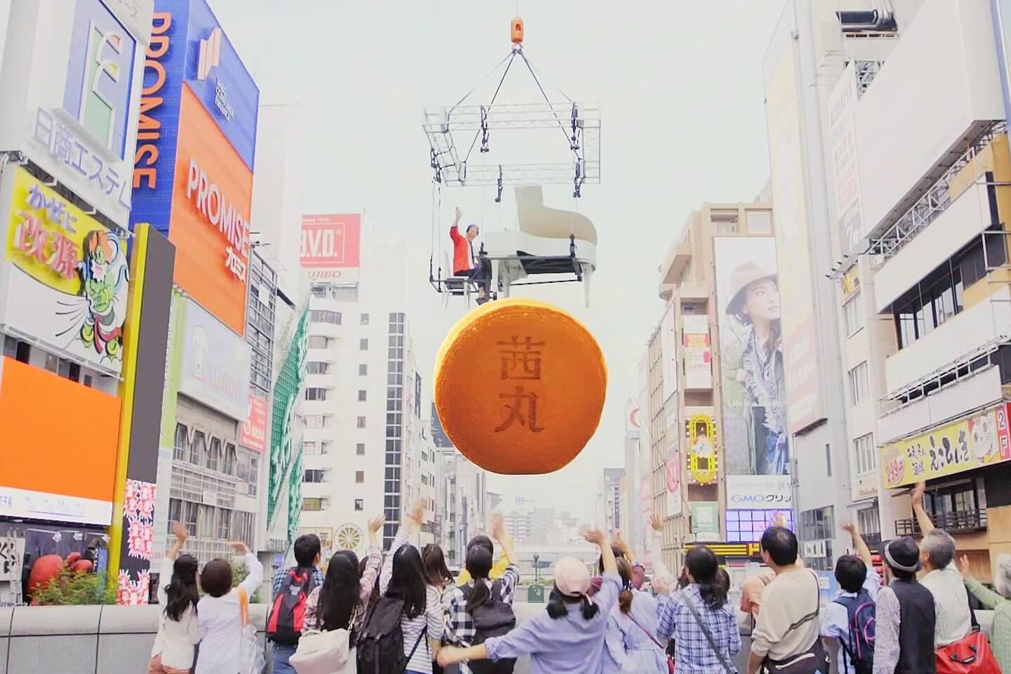 中央のクレーンに乗っているのが茜太郎さん