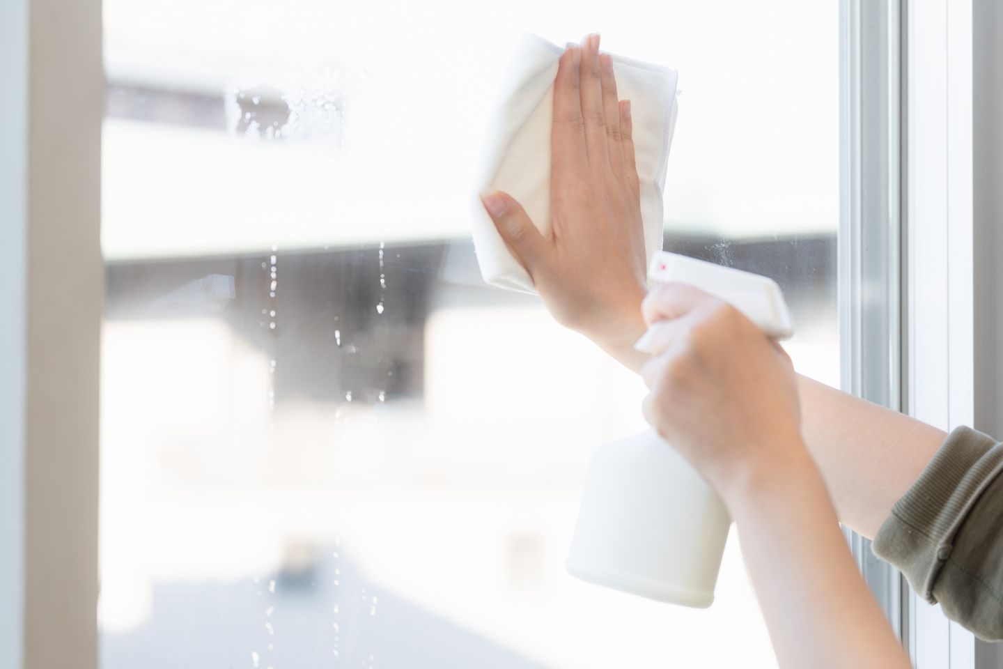 洗剤を使った拭き掃除は下から行う