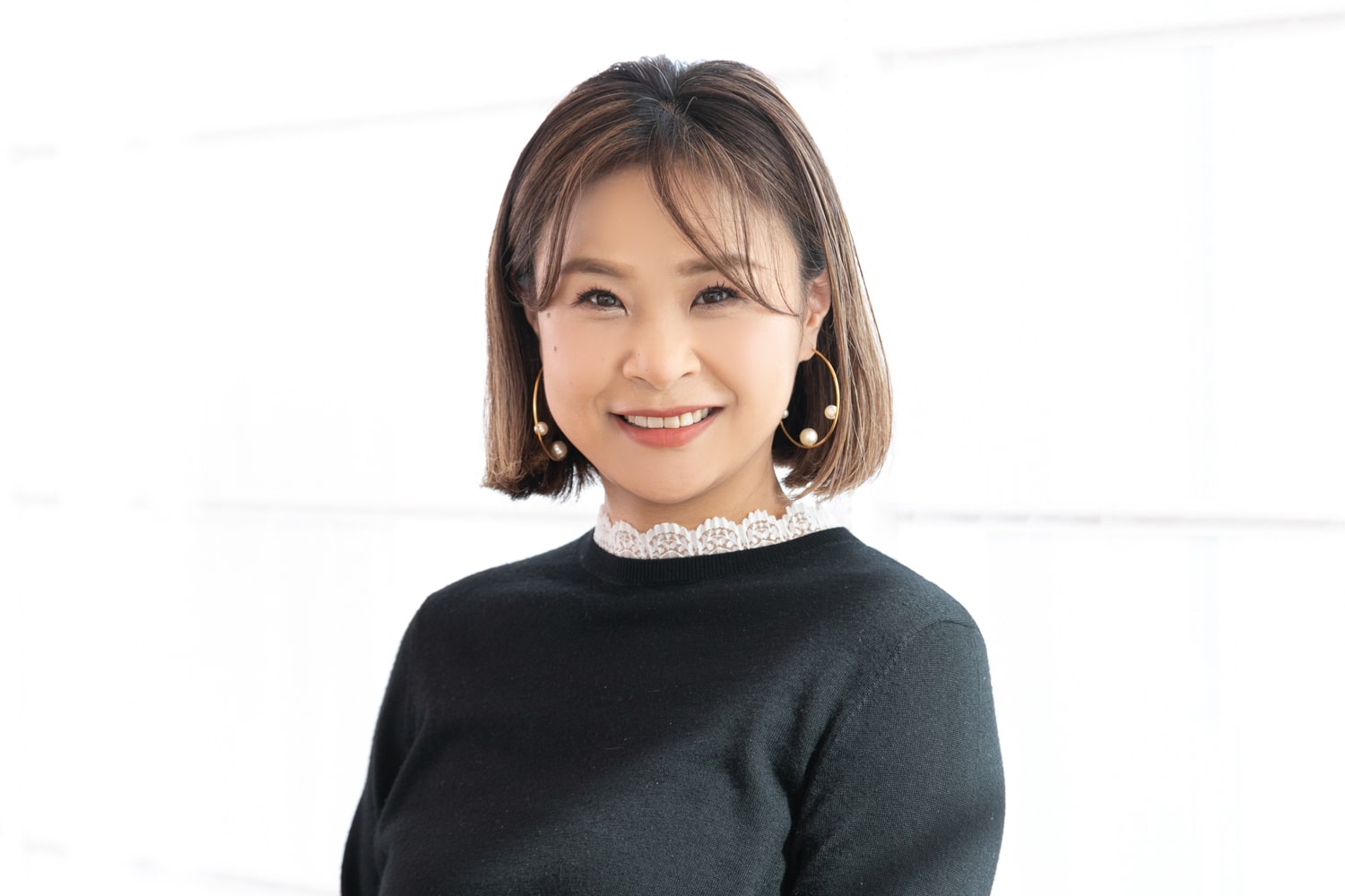 kakimoto arms ららテラス武蔵小杉店 店長・林 麻美さん。おうち時間が増えたことで、韓国ドラマにハマったという林さん。「雰囲気も華やかで、衣装もかわいいので、見ていて気分が上がります。おすすめのドラマがあったら教えてください!」Instagramアカウント@kakimotoarms_musashikosugi