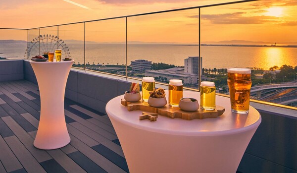【OMO関西空港】心地よくそよぐ秋風と乾杯！大阪湾を望む絶景テラスで「よなよなご近所ビアガーデン」