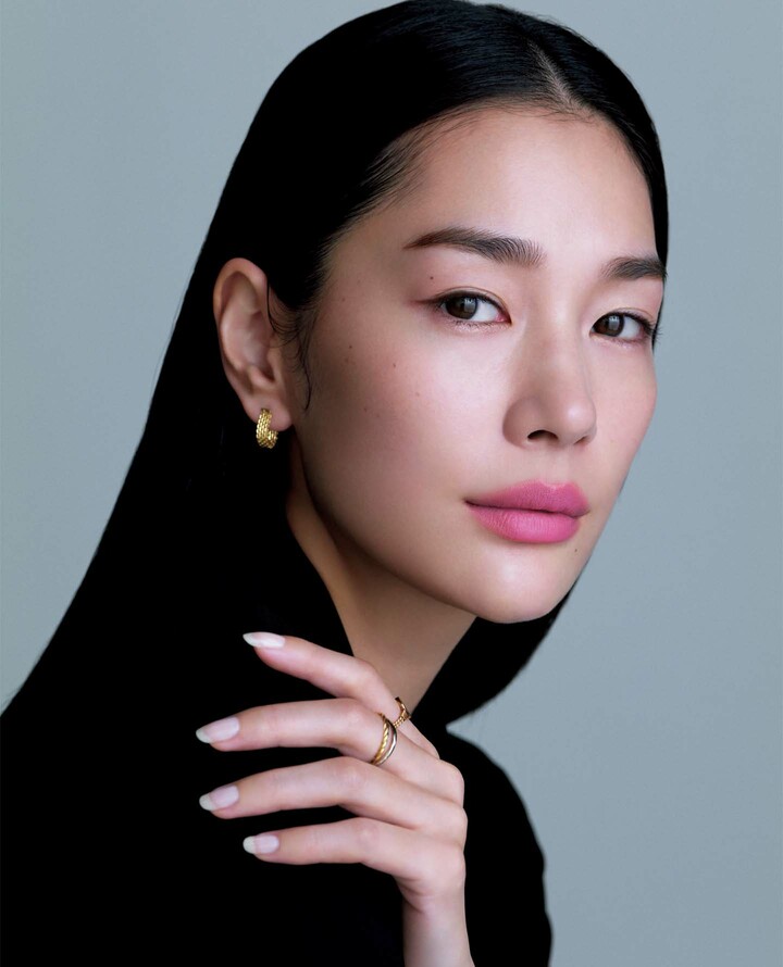 ピンクメイクを纏ったモデルの大塚まゆかさん