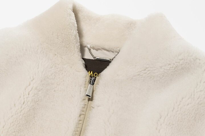 「ムーレー」のダウンウエア