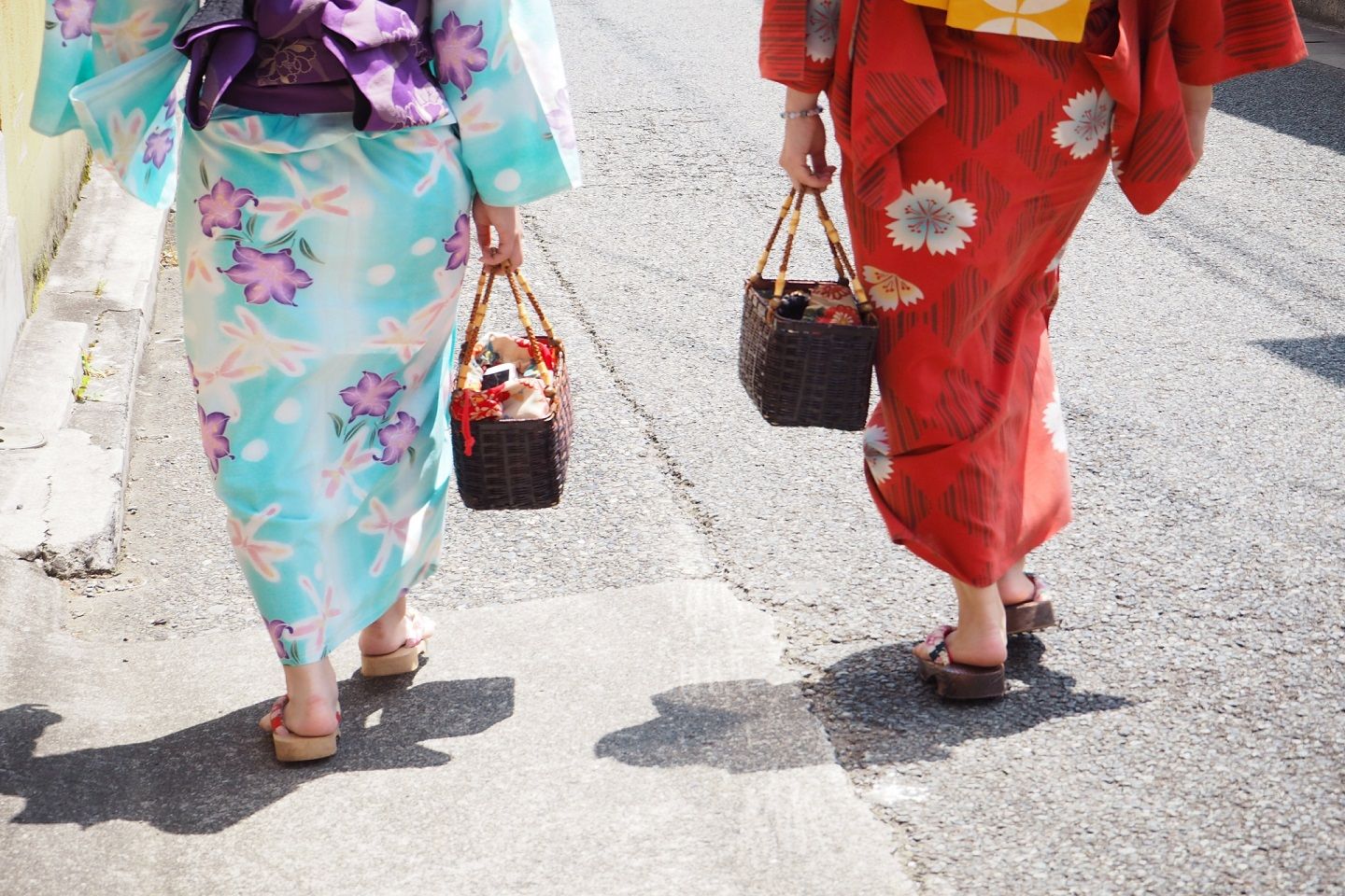 浴衣での美しい立ち方、歩き方とは?