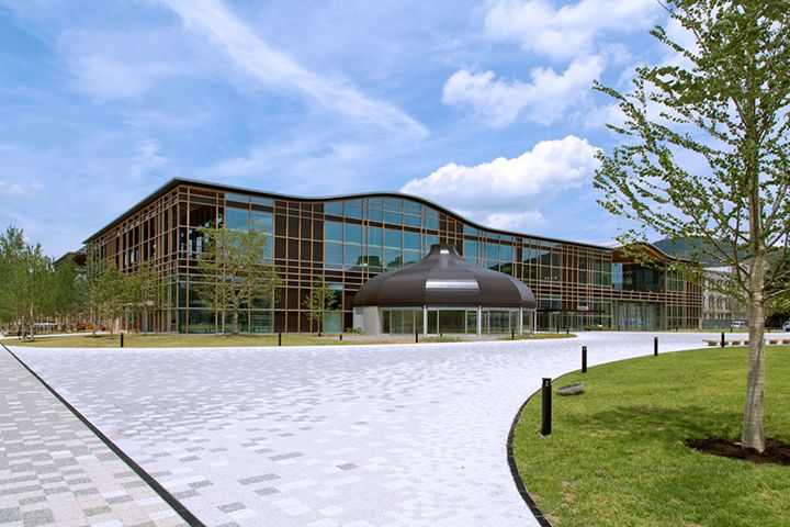 「みんなの森 ぎふメディアコスモス」の中核施設「岐阜市立中央図書館」(岐阜県岐阜市)