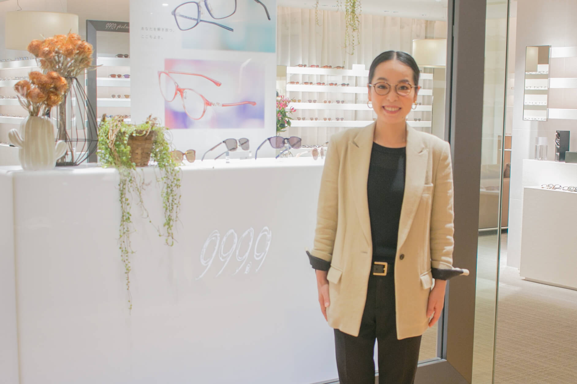 メガネやサングラスのお手入れ方法を教えていただいたフォーナインズ 玉川髙島屋S・C店・店長の加々美理恵さん