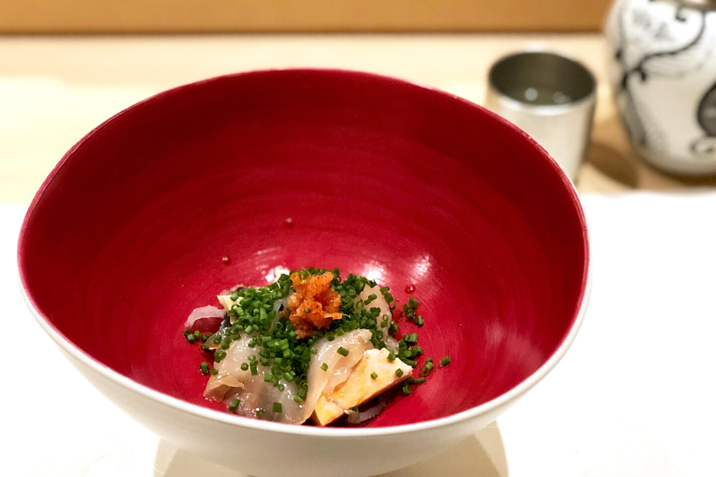フグとアンコウの肝は鮮やかな腕の中に。