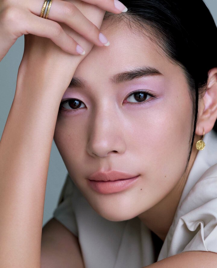 ピンクメイクを纏ったモデルの大塚まゆかさん