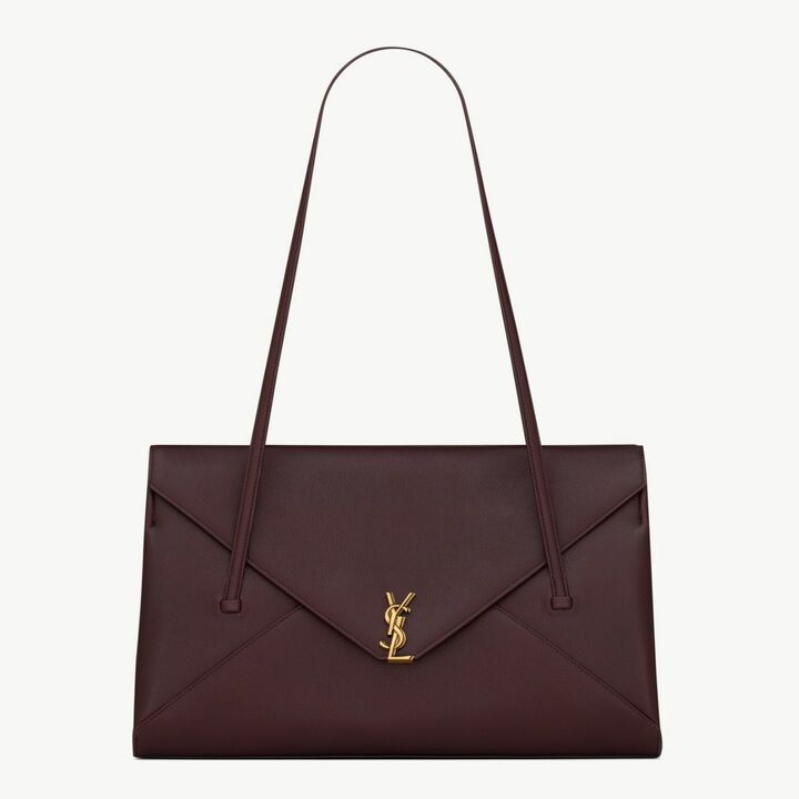 バッグ「SIMONE ダブルハンドルバッグ」￥599,500【サイズ：縦22.5×横38×マチ11cm、素材：カーフレザー、色：サワーラズベリー】／10月23日発売予定