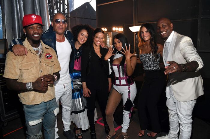 2020年1月 Road To F9 Concert And Trailer Drop。左から、オフセット、ヴィン・ディーゼル、ナタリー・エマニュエル、ミシェル・ロドリゲス、カーディ・B、ジョーダナ・ブリュースター。