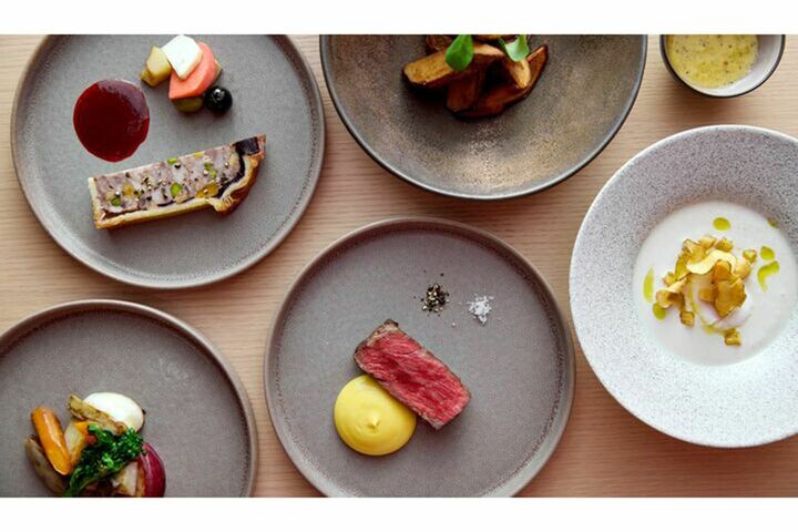 レストラン「HRMT STAGE」