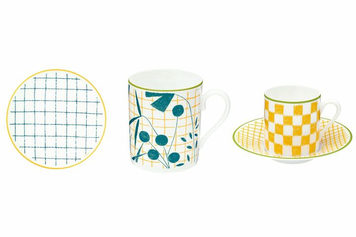 左から/パンプレート ブルー【直径:14cm】¥9,800・マグカップ ブルー【300ml】¥16,500・コーヒーカップ&ソーサー イエロー【90ml】¥18,500