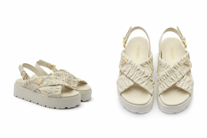 シューズ￥192,500※予定価格【ヒール高：4.5cm、素材：カーフレザー、色：ホワイト】